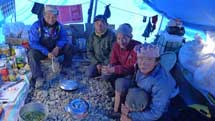 Sherpas beim Kochen