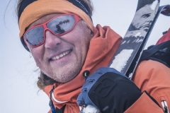 Andy versucht sich auf Backcountry Ski in Schwedisch-Lappland (Andreas Scharnagl)