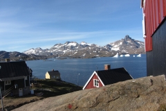 Tasiilaq - mit 2000 Menschen die größte Besiedelung im osten Grönlands (Foto: Andreas Nothdurfter)