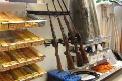 Waffen kauft der grönländische Jaeger im Supermarkt (Foto: Andreas Nothdurfter)