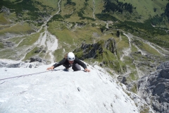 Andy in steiler Felsenwand Foto: Sigi Brachmayer