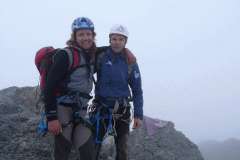 Andy und Andreas am Gipfel der Carstensz Pyramide 4884m. Foto: Andreas Unterkreuter