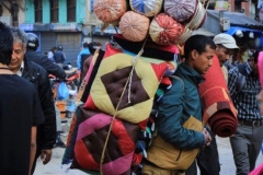 Verkäufer in Kathmandu (Foto: Daniel Kopp)