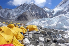 Blick auf einen Teil des Everest Basislagers (Foto: Wolfgang Klocker)