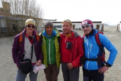 Nancy Hansen, Ralf Dujmovits, Andy und Flo in Thingri (Foto: Klemens Bichler)